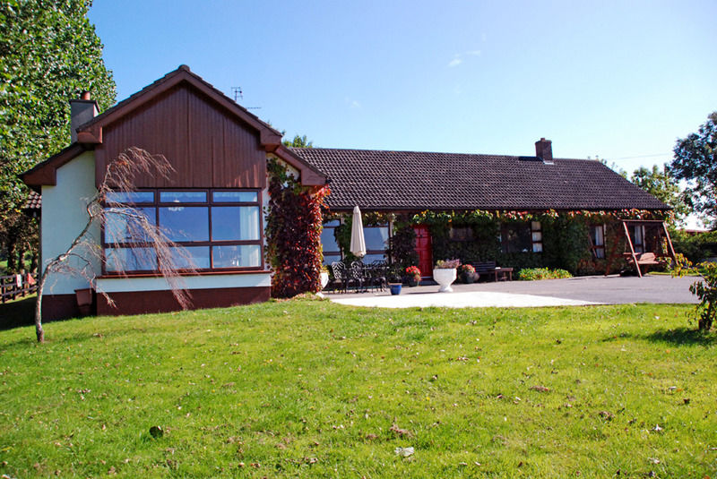 The Bungalow Farmhouse Clomantagh Екстер'єр фото