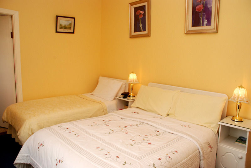 The Bungalow Farmhouse Clomantagh Екстер'єр фото
