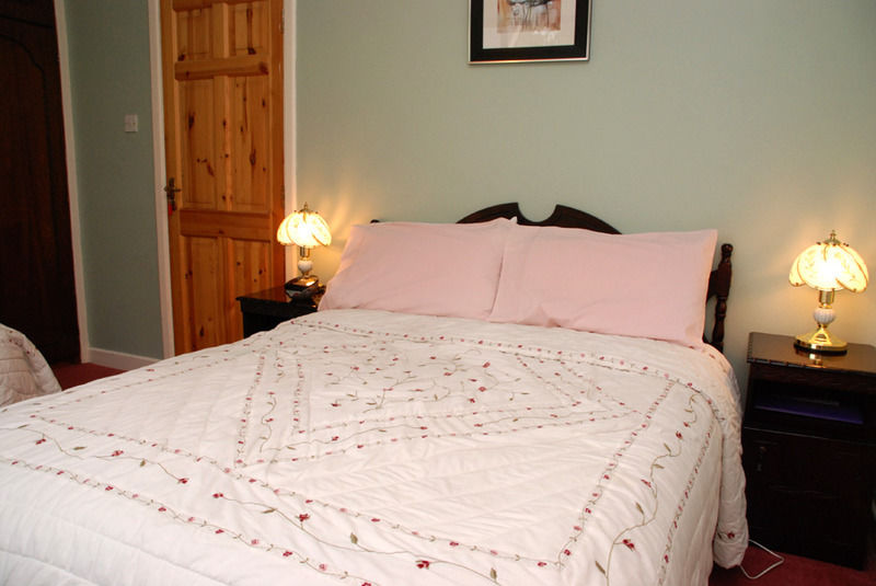 The Bungalow Farmhouse Clomantagh Екстер'єр фото